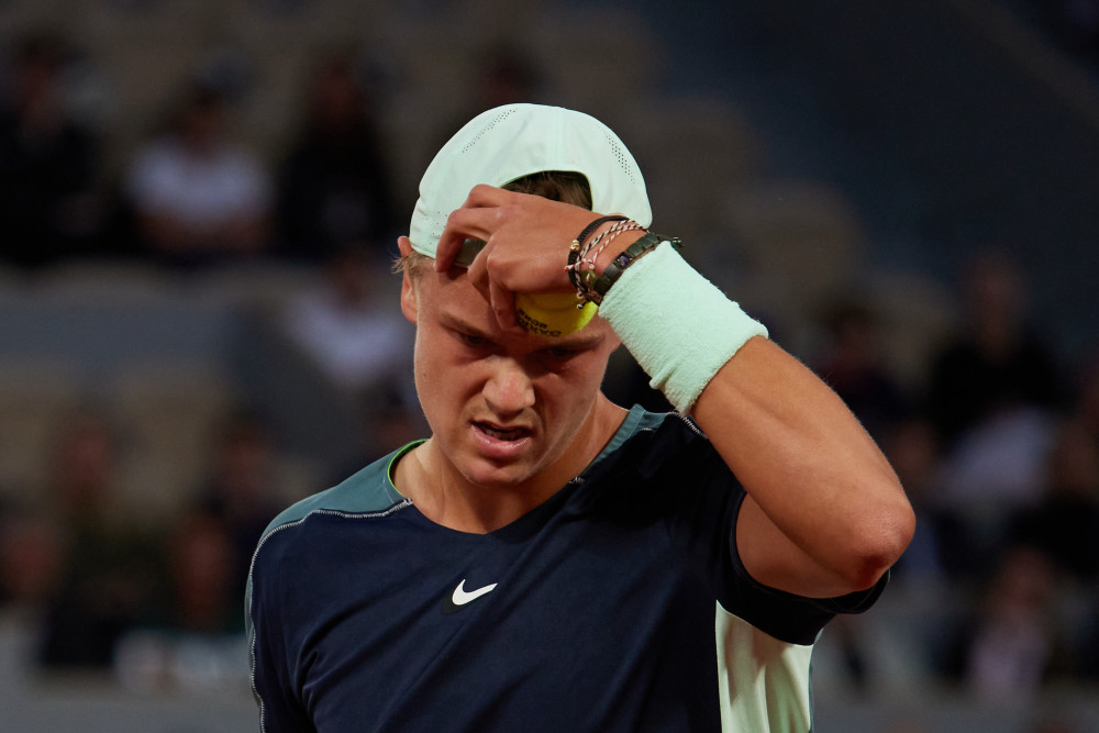 并在防守端 并在防守端